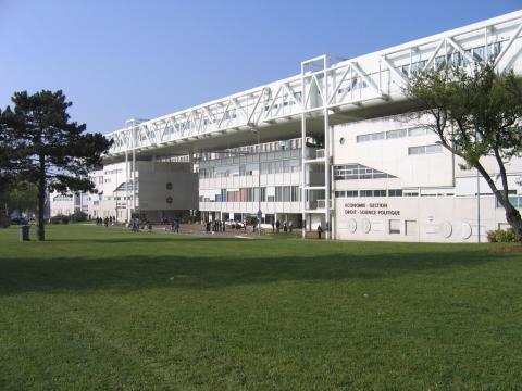 Faculté de lettres, langues, droit, gestion, économie et science politique de l'Université de Bourgogne à Dijon (France) [Kirt]