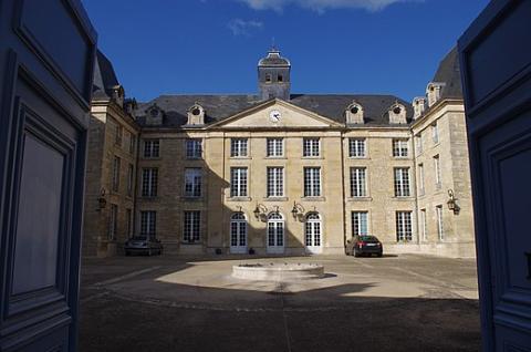 L'hôtel Pinet, édifiée à la fin du XVIIe siècle à Poitiers, ancien Séminaire, puis Hôtel-Dieu, aujourd'hui présidence de l’Université. [DanielClausier CC BY-SA3.0]